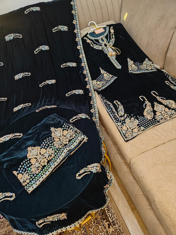 Beautiful velvet 3 piece